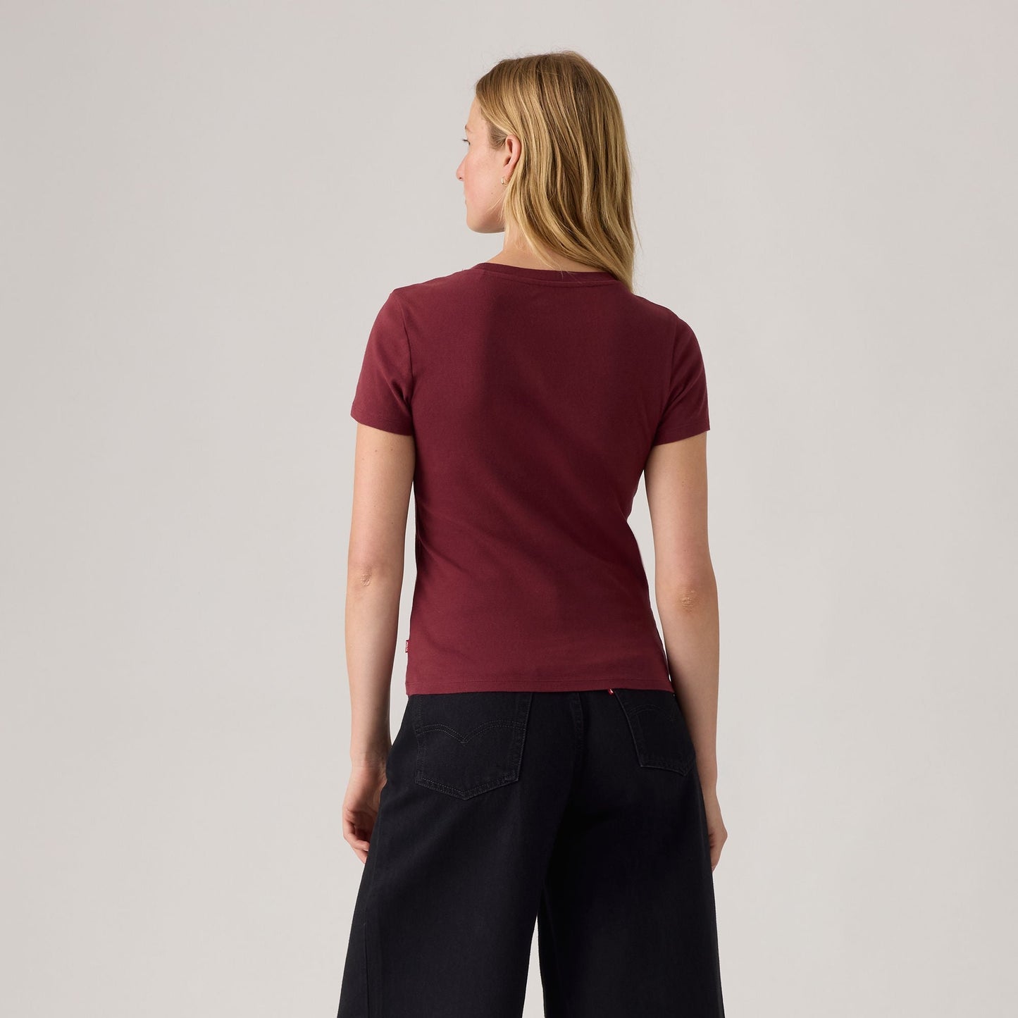 Levi's® Women's Graphic Essential T-Shirt