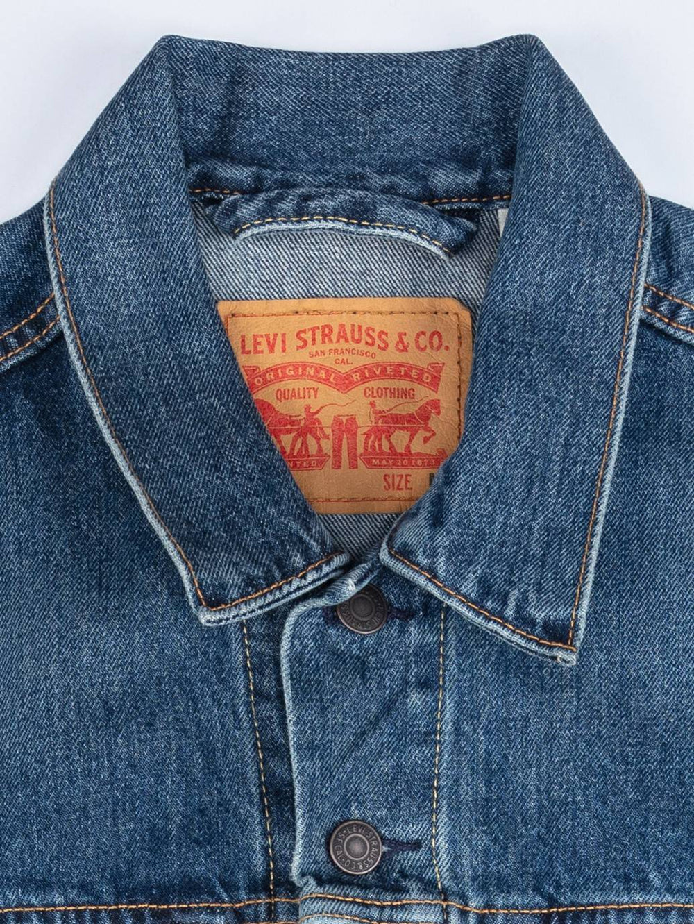 Levis mugito sale